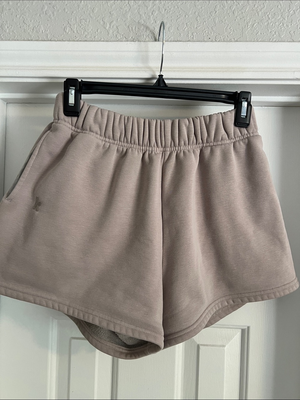 Sweatshorts - Picture 2 of 3